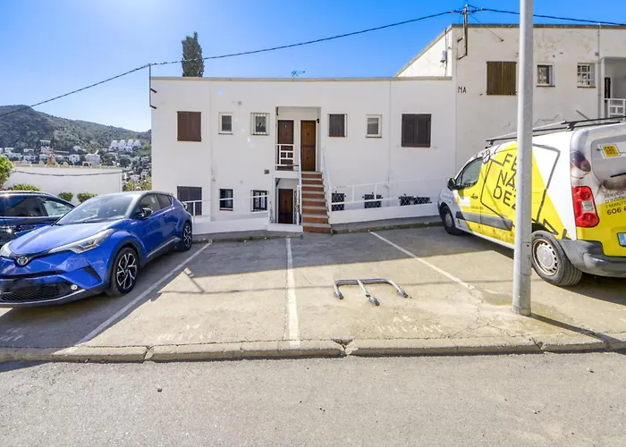 In Near Playa De Canyelles Apartment